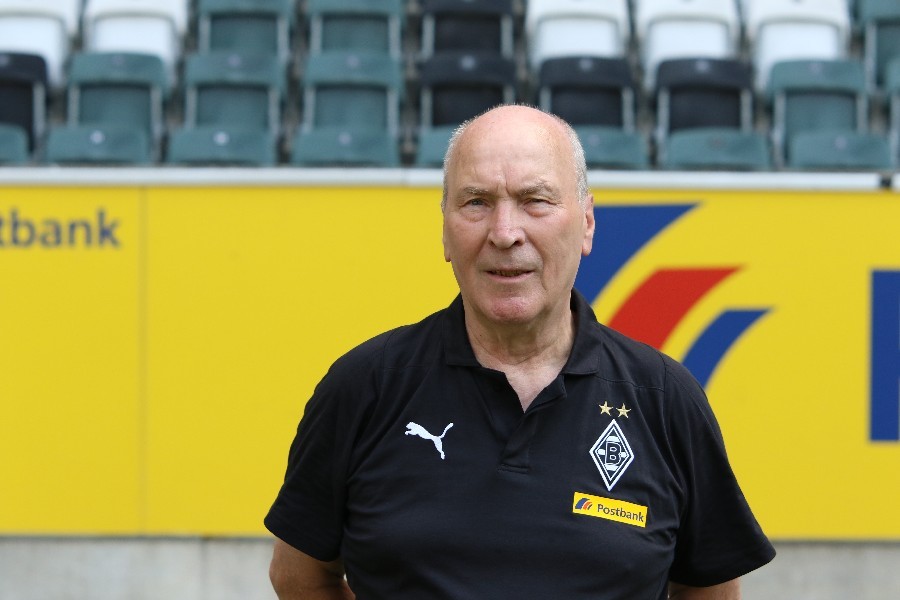 Mannschaftsfoto / Einzelportraits Borussia Mönchengladbach (2018/19)_26