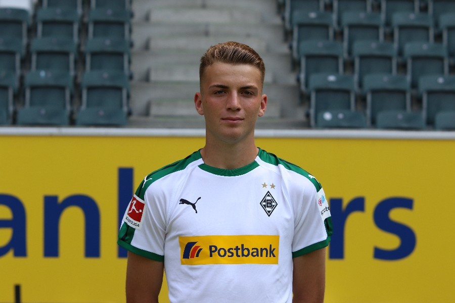 Mannschaftsfoto / Einzelportraits Borussia Mönchengladbach (2018/19)_31