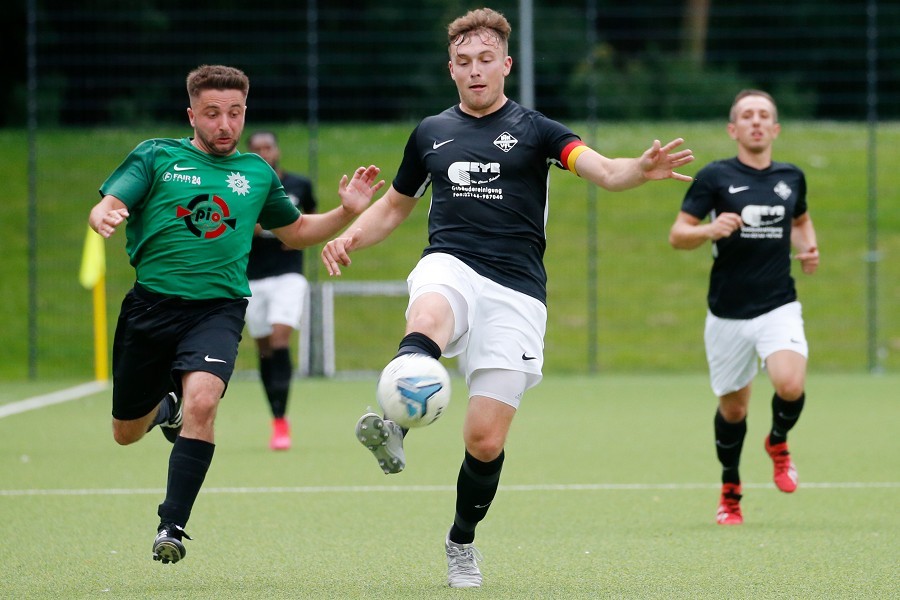 Polizei SV Mönchengladbach vs. DJK/VfL Giesenkirchen (2021/22)_11