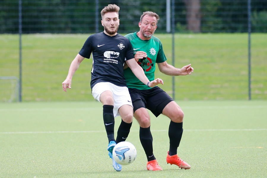 Polizei SV Mönchengladbach vs. DJK/VfL Giesenkirchen (2021/22)_3