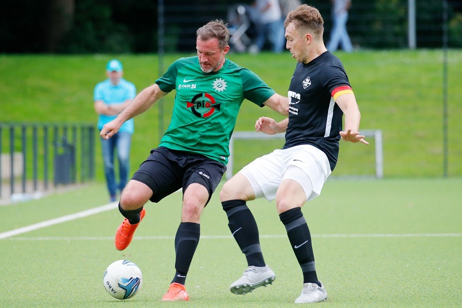 Polizei SV Mönchengladbach vs. DJK/VfL Giesenkirchen (2021/22)_5
