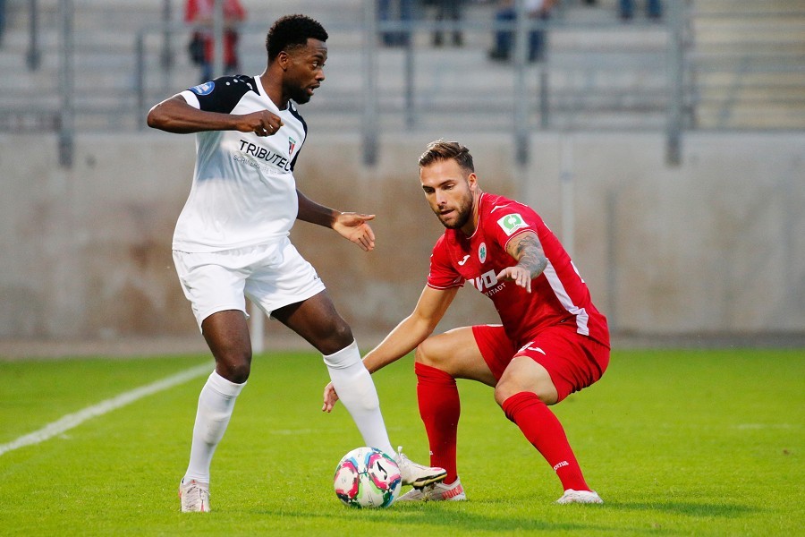 RW Oberhausen vs. FC Wegberg-Beeck (2021/22)_10