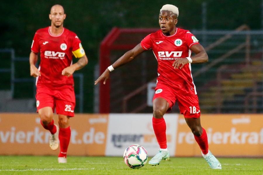 RW Oberhausen vs. FC Wegberg-Beeck (2021/22)_19