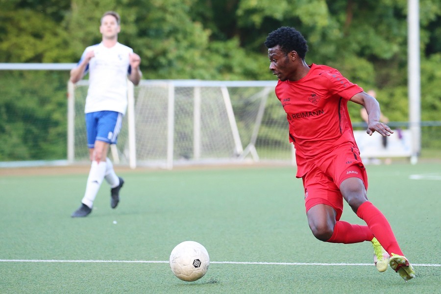 SC Teutonia Kleinenbroich vs. DJK/VfL Giesenkirchen (2021/22)_16