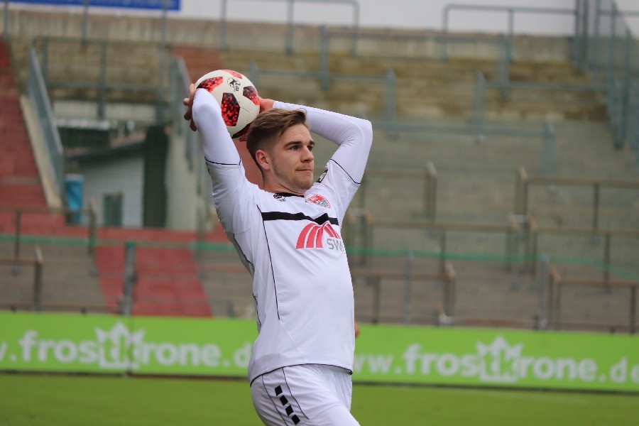 SpVgg Unterhaching- KFC Uerdingen (2018/19)_10