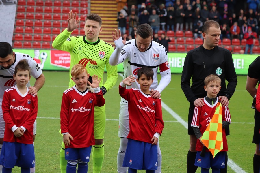 SpVgg Unterhaching- KFC Uerdingen (2018/19)_6