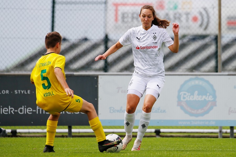 SV Straelen U15 vs. Borussia Mönchengladbach (2021/22)_12