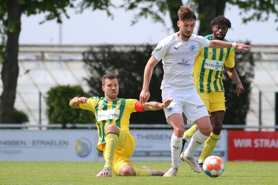 SV Straelen vs. Sportfreunde Lotte (2021/22)_21