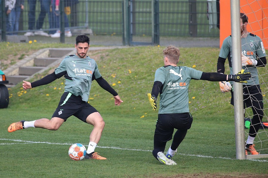 Training Borussia Mönchengladbach (14.04.2022)_39