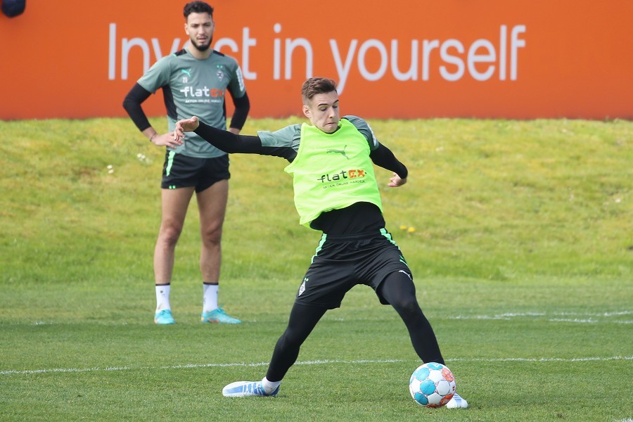 Training Borussia Mönchengladbach (14.04.2022)_44