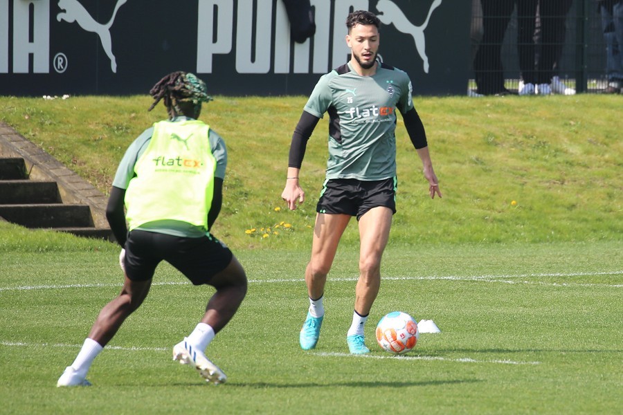 Training Borussia Mönchengladbach (14.04.2022)_45