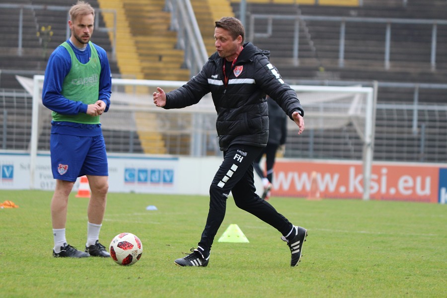 Training KFC Uerdingen 17.04.2019_17