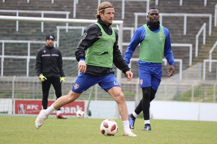 Training KFC Uerdingen 17.04.2019_33