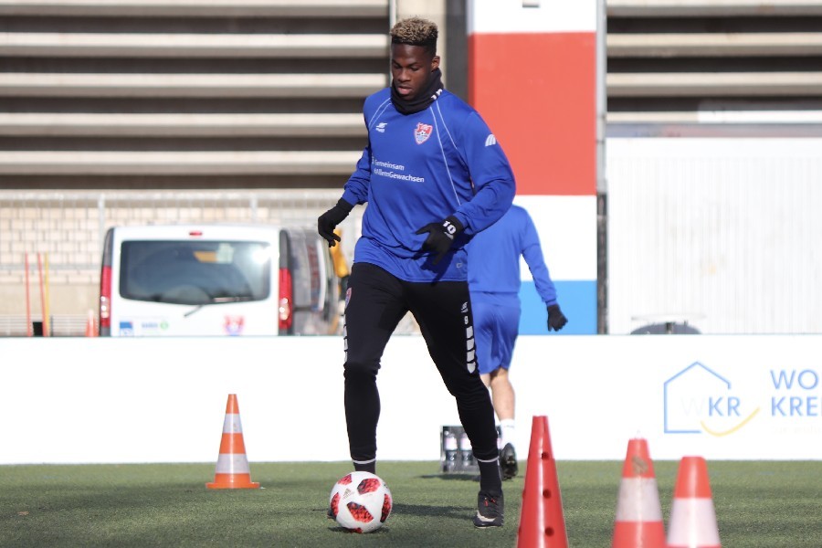 Training KFC Uerdingen 19.01.2019_13