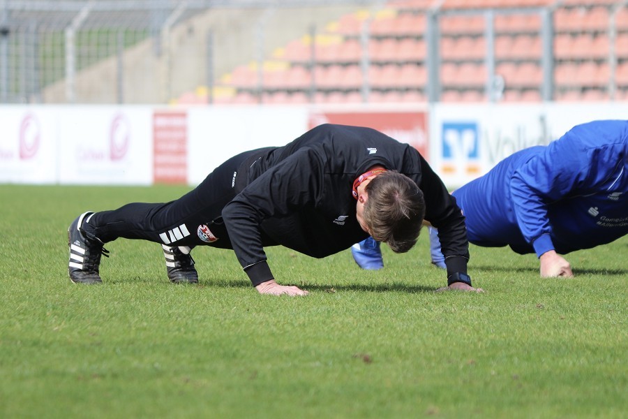 Training KFC Uerdingen 24.04.2019_43