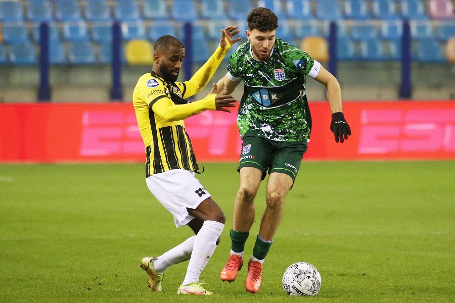 Vitesse Arnheim vs. PEC Zwolle (2021/22)_10