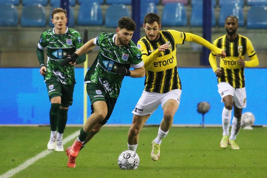 Vitesse Arnheim vs. PEC Zwolle (2021/22)_11