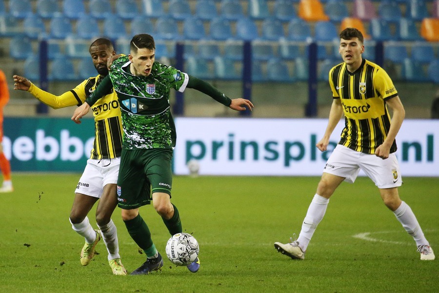 Vitesse Arnheim vs. PEC Zwolle (2021/22)_15