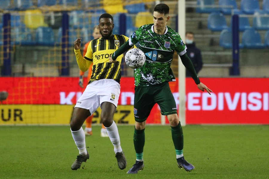 Vitesse Arnheim vs. PEC Zwolle (2021/22)_17
