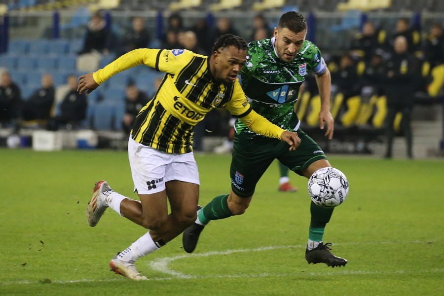 Vitesse Arnheim vs. PEC Zwolle (2021/22)_19