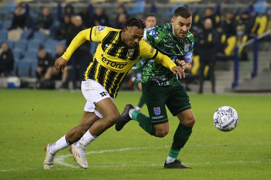 Vitesse Arnheim vs. PEC Zwolle (2021/22)_20