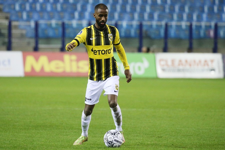 Vitesse Arnheim vs. PEC Zwolle (2021/22)_27