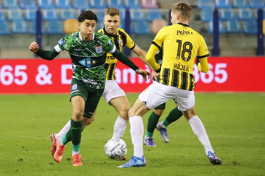 Vitesse Arnheim vs. PEC Zwolle (2021/22)_48