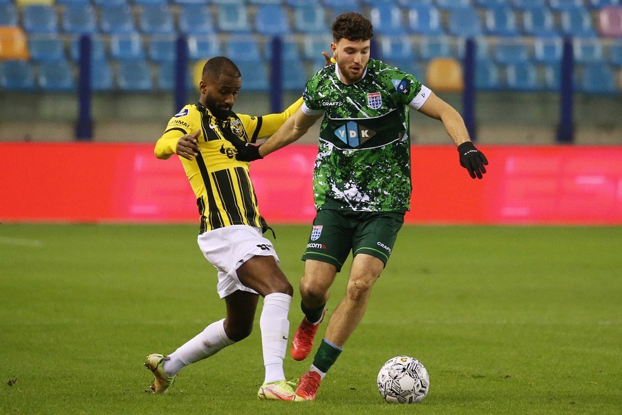 Vitesse Arnheim vs. PEC Zwolle (2021/22)_9
