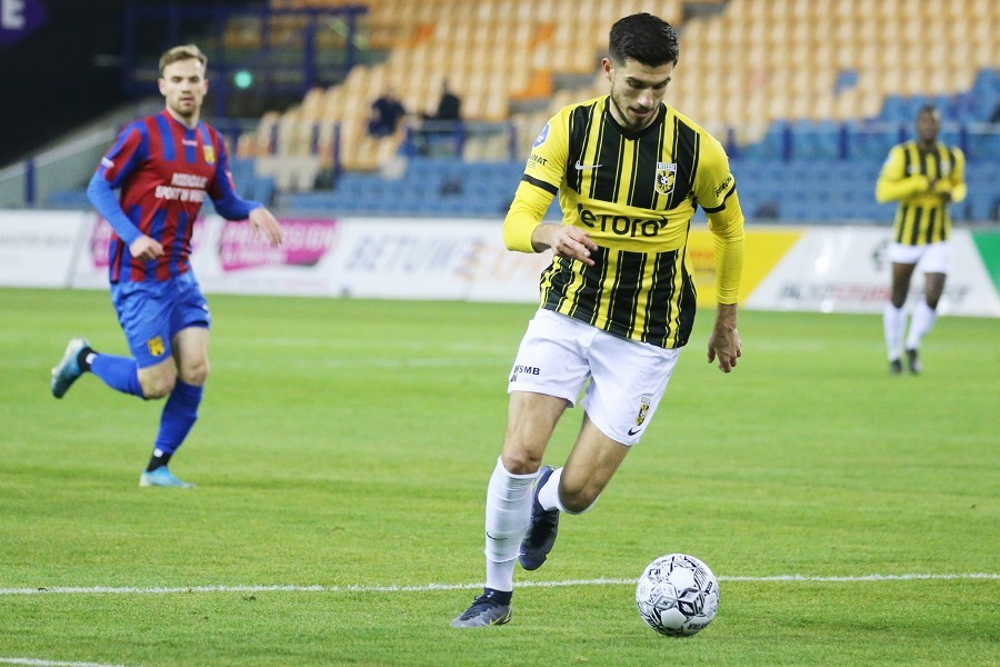 Vitesse vs. DVS´33 Ermelo (2021/22)_10