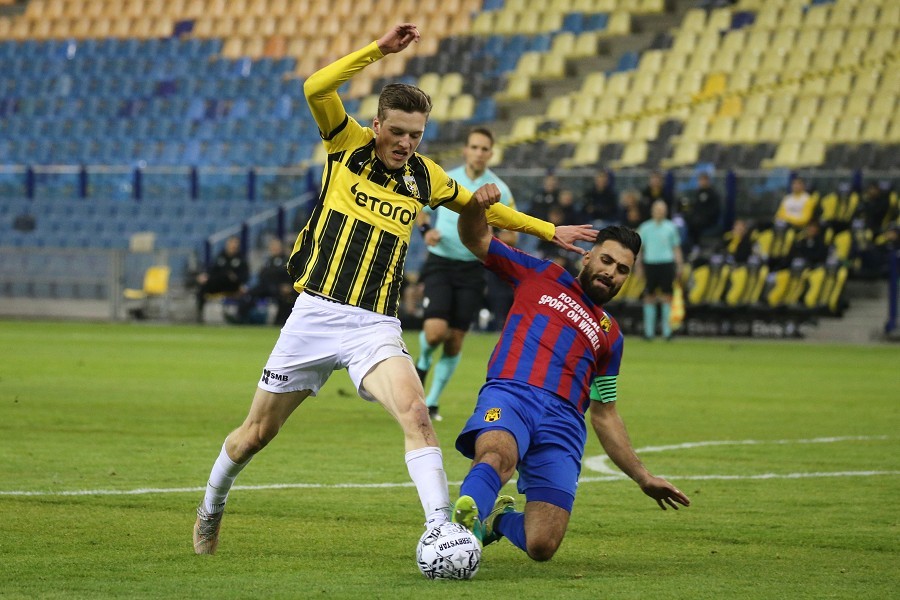 Vitesse vs. DVS´33 Ermelo (2021/22)_19
